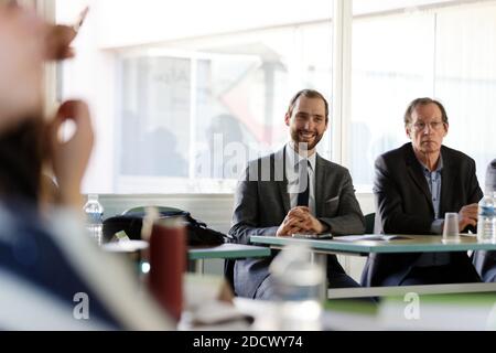 Dimitri Houbron, depute LREM de la 17eme circoncirritupion du Nord (Douai) en visit au centre AFPA de Cantin (Nord) pour disouvrir le dispositif HOPE (Hebergement, Orientation, Parcours vers l'emploi) mis en place a destination des migrants ayant obtenu l'asile en France suite au demantelement, de la Jungle de Calais le 12 Fevrier 2018. ici lors d'une reunion de presentation. Foto Sylvain Lefevre/ABACAPRESS.COM Foto Stock