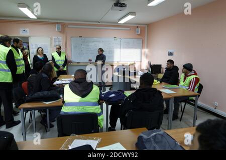 Dimitri Houbron, depute LREM de la 17eme circoncirritupion du Nord (Douai) en visit au centre AFPA de Cantin (Nord) pour disouvrir le dispositif HOPE (Hebergement, Orientation, Parcours vers l'emploi) mis en place a destination des migrants ayant obtenu l'asile en France suite au demantelement, de la Jungle de Calais le 12 Fevrier 2018. ICI lors des cours de francais et de vocabulaire technique professionnel. Foto Sylvain Lefevre/ABACAPRESS.COM Foto Stock