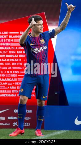 Il centrocampista brasiliano Philippe Coutinho si pone per i fotografi durante la sua presentazione come nuovo giocatore del FC Barcelona al Camp Nou Stadum di Barcellona, Catalogna, Spagna, 8 gennaio 2018. Liverpool ex giocatore firma il suo nuovo contratto fino al 2023 ed è il giocatore più costoso di Barcellona mai. Foto di Giuliano Bevilacqua/ABACAPRESS.COM Foto Stock