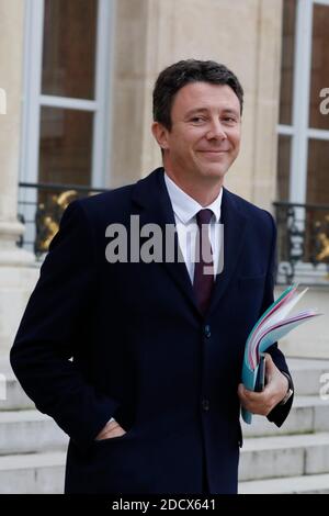 Segretario di Stato in aiuto del primo Ministro e portavoce del Governo Benjamin Griveaux che ha lasciato la riunione settimanale del Gabinetto al Palazzo Elysee, Parigi, Francia, il 12 gennaio 2018. Foto di Henri Szwarc/ABACAPRESS.COM Foto Stock