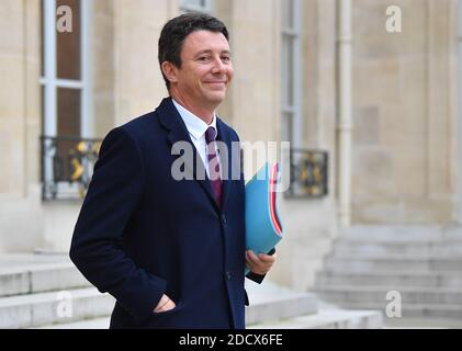 Segretario di Stato in aiuto del primo Ministro e portavoce del Governo Benjamin Griveaux che ha lasciato la riunione settimanale del Gabinetto al Palazzo Elysee, Parigi, Francia, il 12 gennaio 2018. Foto di Christian Liegi/ABACAPRESS.COM Foto Stock