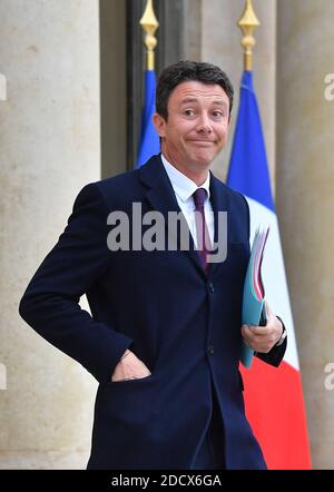 Segretario di Stato in aiuto del primo Ministro e portavoce del Governo Benjamin Griveaux che ha lasciato la riunione settimanale del Gabinetto al Palazzo Elysee, Parigi, Francia, il 12 gennaio 2018. Foto di Christian Liegi/ABACAPRESS.COM Foto Stock