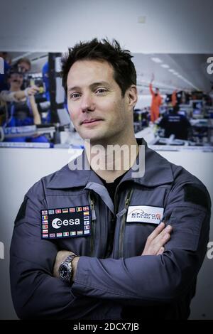 Thomas Pesquet durante il briefing prima del primo volo. L'astronauta Thomas Pesquet sarà presto parte dei piloti con voli parabolici a bordo dell'A310 Zero-G della società Novespace. Questi voli, effettuati dal team di Novespace, consentono agli scienziati, ma anche al pubblico in generale, di sperimentare l'assenza di peso. A Merignac, Francia il 16 febbraio 2018. Foto di Thibaud Moritz/ABACAPRESS.COM Foto Stock