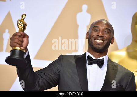 Il regista Kobe Bryant, vincitore del premio miglior cortometraggio animato per 'Ear Basketball', nella sala stampa del 90° Academy Awards tenutosi presso il Dolby Theatre di Hollywood, Los Angeles, California, USA il 4 marzo 2018. Foto di Lionel Hahn/ABACAPRESS.COM Foto Stock