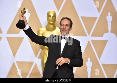 Il compositore Alexandre Desplat, vincitore del premio "The Shape of Water" per il miglior punteggio originale, si è esibito nella sala stampa del 90° Academy Awards tenutosi presso il Dolby Theatre di Hollywood, Los Angeles, California, USA il 4 marzo 2018. Foto di Lionel Hahn/ABACAPRESS.COM Foto Stock