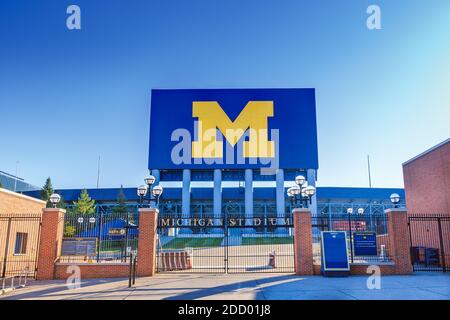 ANN ARBOR, MI, USA - 8 NOVEMBRE: Michigan Stadium ('The Big House') l'8 novembre 2020 presso l'Università del Michigan ad Ann Arbor, Michigan. Foto Stock