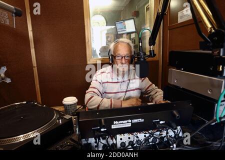 Gran Bretagna / Inghilterra / Havant / Angel radio/Derek in The Studio mixing Foto Stock