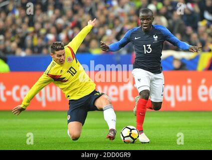 La francese N'Golo Kante ha combattuto il colombiano James Rodriguez durante la partita di football tra Francia e Colombia allo stadio Stade de France di Saint-Denis, sobborgo di Parigi, Francia, il 23 marzo 2018. Colombia ha vinto 3-2.. Foto di Christian Liegi Abacapress.com Foto Stock