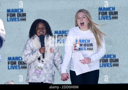 Yolanda Renee Scott (L), nipote di Martin Luther King Jr., parla come jaclyn corin reagisce durante il primo marzo della nostra vita per chiedere leggi più severe sul controllo delle armi il 24 marzo 2018 a Washington, DC. Foto di Olivier Douliery/ABACAPRESS.COM Foto Stock