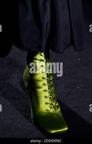 Scarpe durante la mostra Haider Ackermann come parte della Paris Fashion Week Womenswear Autunno/Inverno 2018/2019 a Parigi, Francia, il 2018 marzo. Foto di Alain Gil Gonzalez /ABACAPRESS.COM Foto Stock
