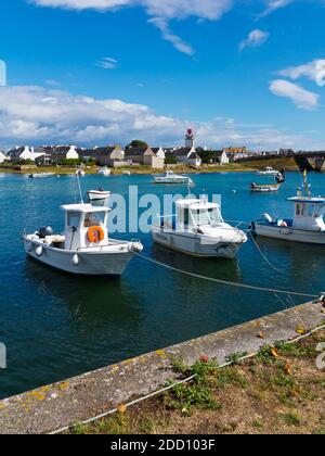 Imbarcazioni da diporto a Guilvinec o le Guilvinec comune nel dipartimento del Finistère della Bretagna nel nord-ovest della Francia. Foto Stock