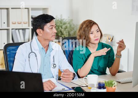Conferenza online dei medici Foto Stock