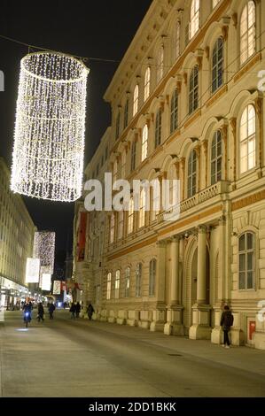 Vienna, Austria. 23rd Nov 2020. Lo spirito natalizio in tempi di Covid-19 nel centro di Vienna. Herrengasse a Vienna Foto Stock