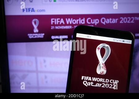 KONSKIE, POLONIA - 07 dicembre 2019: Logo FIFA World Cup Qatar 2022 visualizzato sul telefono cellulare Foto Stock