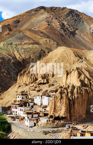 Moon Valley o Moonland nel villaggio di Lamayuru in Ladakh, India del nord Foto Stock