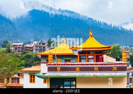 Monastero e tempio buddista tibetano nella città di Manali in Himachal Pradesh stato dell'India Foto Stock