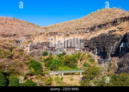 Le grotte di Ajanta sono antiche grotte buddiste scavate nella roccia vicino alla città di Aurangabad, nello stato indiano di Maharashtra Foto Stock