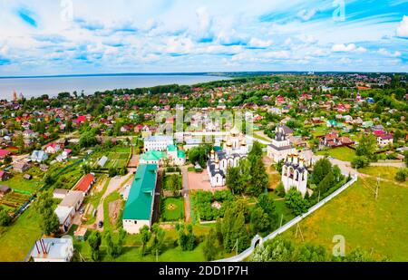 Vista panoramica aerea del monastero di San Nicola o Nikolsky nella città di Pereslavl Zalessky o Pereslavl-Zalessky, anello d'Oro della Russia Foto Stock