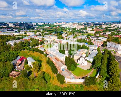 Chiesa all'interno del Cremlino Vladimir vista panoramica aerea. Il Cremlino è un antico complesso fortificato situato nel centro della città di Vladimir, l'anello d'Oro di Russi Foto Stock