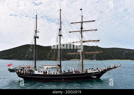 L'alta nave Spirit della Nuova Zelanda, un barquentino in acciaio e tre alberi. Costruito per lo sviluppo dei giovani. Foto nella Baia delle Isole, Nuova Zelanda Foto Stock