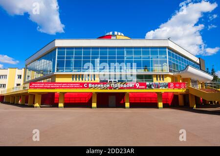 IVANOVO, RUSSIA - 07 AGOSTO 2020: Circo di Stato Volzhansky nel centro della città di Ivanovo, anello d'oro della Russia Foto Stock