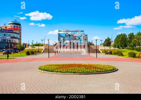 IVANOVO, RUSSIA - 07 AGOSTO 2020: Cinema Sovremennik presso la piazza degli Eroi dell'Unione Sovietica nel centro della città di Ivanovo, anello d'Oro della Russia Foto Stock