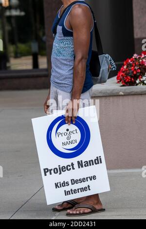 St. Paul, Minnesota. Gli attivisti dell'istruzione celebrano una Giornata Nazionale d'azione che chiede ad ogni studente di avere accesso a internet a banda larga e internet gratuito Foto Stock