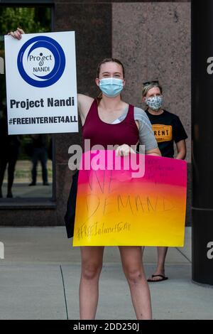 St. Paul, Minnesota. Gli attivisti dell'istruzione celebrano una Giornata Nazionale d'azione che chiede ad ogni studente di avere accesso a internet a banda larga e internet gratuito Foto Stock