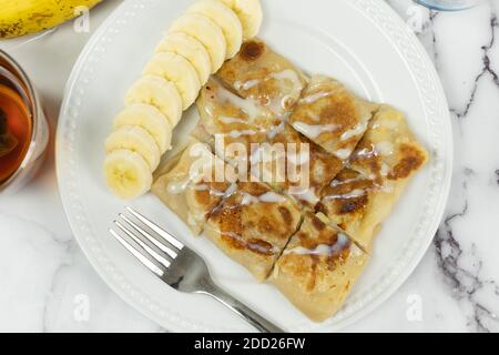 Paratha o pancake alla banana di stile cinese Foto Stock