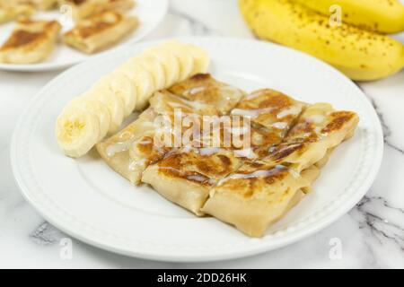 Paratha o pancake alla banana di stile cinese Foto Stock