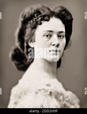 1860 ca. , AUSTRIA : la baronessa Bertha Felicie Sophie von Suttner ( 1843 - 1914 ), nata contessa Kinsky a Praga , premio Nobel per LA PACE nel 1905 . Fotografo sconosciuto .- STORIA - foto storiche - foto storica - PREMIO NOBEL PER LA pace - ritratto - ritratto - cappello - cappello - cappello - AUSTRIA - pacifismo - pacifista --- Archivio GBB Foto Stock