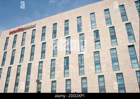 11.06.2019, Berlino, Germania, Europa - Vista esterna dell'InterCityHotel Berlin Hauptbahnhof alla stazione ferroviaria centrale nel centro della città. Foto Stock
