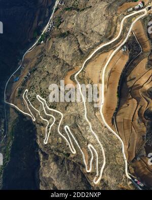 Le montagne occidentali di strada stretta e campo a mezzaluna Foto Stock