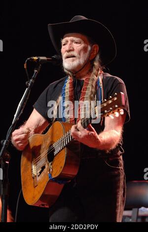 BOCA RATON FL, 05 MARZO: Willie Nelson che si esibisce al Mizner Park Amphitheatre il 5 marzo 2006 a Boca Raton, Florida persone: Willie Nelson Foto Stock