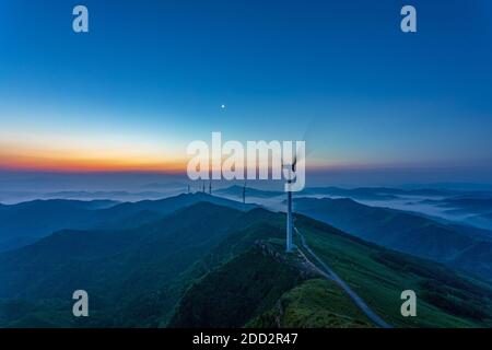 Henan montagna ovest vento aziende agricole al mattino Foto Stock