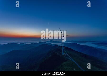 Henan montagna ovest vento aziende agricole al mattino Foto Stock