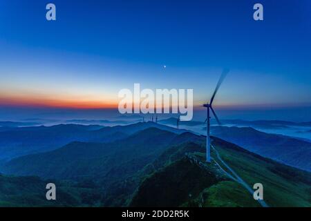 Henan montagna ovest vento aziende agricole al mattino Foto Stock