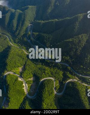 209 autostrada nazionale attraverso le montagne occidentali Foto Stock