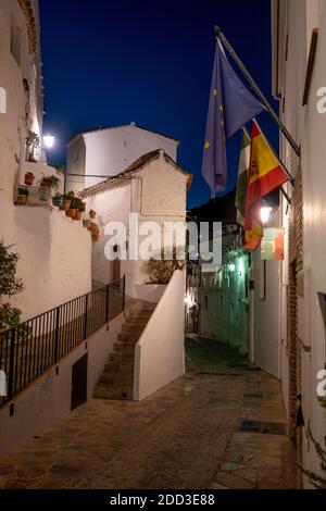 Casares è un comune spagnolo situato nella provincia di Málaga, nella comunità autonoma dell'Andalusia. È un sito patrimonio dell'umanità dell'UNESCO Foto Stock