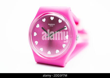 Roma, Italia 07.10.2020 - Swatch svizzero fatto orologio al quarzo data  ora, cuori design Foto stock - Alamy