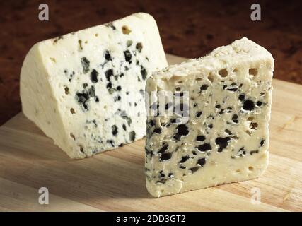 Francese chiamato formaggio Roquefort, formaggio prodotto con latte di pecora Foto Stock