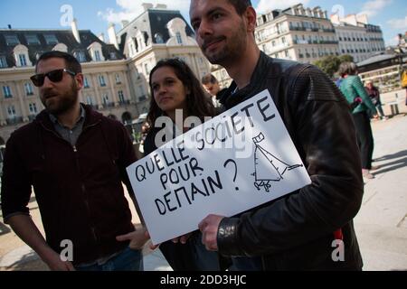 Francia, Rennes (35), le 01/05/2018. Plus de 4000 personnes défilent dans les rues de la ville pour la traditionnelle manifestation du Premier mai. Des faces à faces tendus entre police et manifestants ont émaillé le Cortège. Foto di Vincent Feuray/ABACAPRESS.COM Foto Stock