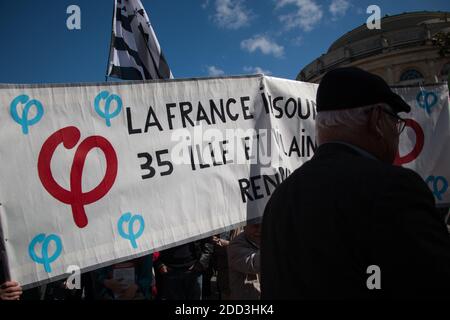 Francia, Rennes (35), le 01/05/2018. Plus de 4000 personnes défilent dans les rues de la ville pour la traditionnelle manifestation du Premier mai. Des faces à faces tendus entre police et manifestants ont émaillé le Cortège. Foto di Vincent Feuray/ABACAPRESS.COM Foto Stock