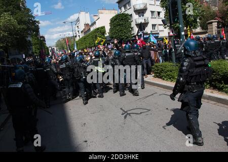 Francia, Rennes (35), le 01/05/2018. Plus de 4000 personnes défilent dans les rues de la ville pour la traditionnelle manifestation du Premier mai. Des faces à faces tendus entre police et manifestants ont émaillé le Cortège. Foto di Vincent Feuray/ABACAPRESS.COM Foto Stock