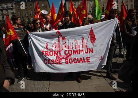 Francia, Rennes (35), le 01/05/2018. Plus de 4000 personnes défilent dans les rues de la ville pour la traditionnelle manifestation du Premier mai. Des faces à faces tendus entre police et manifestants ont émaillé le Cortège. Foto di Vincent Feuray/ABACAPRESS.COM Foto Stock