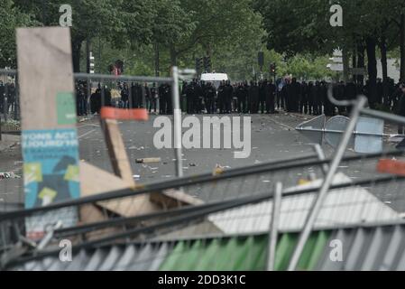 Numerosi scontri tra militanti del Black Bloc e la polizia sono scoppiati durante la demonrazione di Parigi il 1° maggio 2018 a Parigi, Francia. Foto di Samuel Boivin / ABACAPRESS.COM Foto Stock