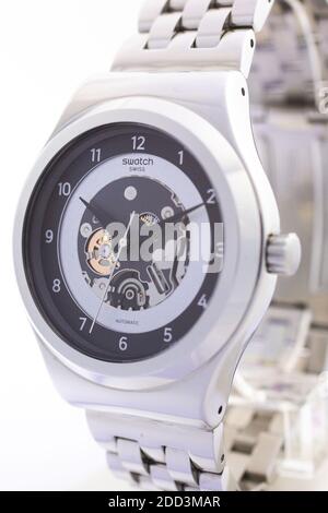 Londra, GB 07.10.2020 - Swatch swiss ha realizzato un orologio meccanico da vicino Foto Stock