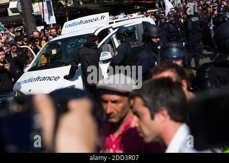 François Ruffin sta venendo a vedere e commentare l'incidente sulle automobili del giornalista al 'partito per Macron' (la Fete a Macron) rally chiamato a protestare contro le politiche del presidente francese in occasione del primo anniversario della sua elezione, di fronte all'Opera nel centro di Parigi, Il 5 maggio 2018. Foto di Raphaël Lafargue/ABACAPRESS.COM Foto Stock