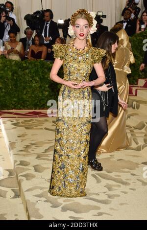 Anya Taylor-Joy frequentare l'Istituto Costume beneficiare al Metropolitan Museum of Art per celebrare l'apertura dei corpi celesti: La moda e l'immaginazione cattolica. Il Metropolitan Museum of Art di New York il 7 maggio 2018. Foto di Lionel Hahn/ABACAPRESS.COM Foto Stock