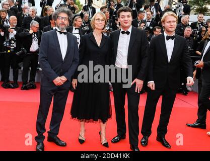 Radu Mihaileanu, ministro francese della cultura Francoise Nyssen, che partecipa alla proiezione di "Everybody Knows (Todos lo Saben)" e al gala di apertura durante il 71esimo Festival annuale del cinema di Cannes al Palais des Festivals, l'8 maggio 2018 a Cannes, Francia. Foto di David Boyer/ABACAPRESS.COM Foto Stock